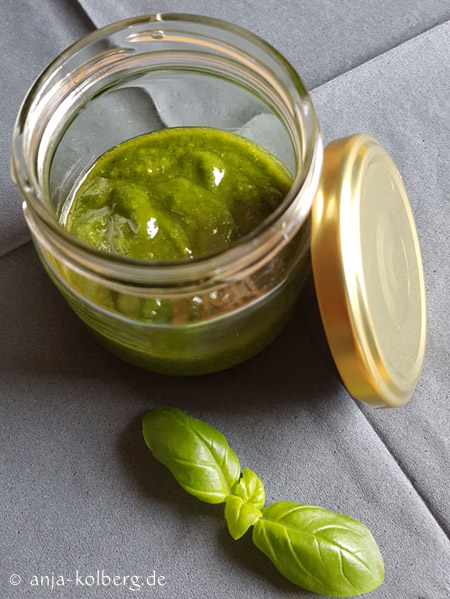 Veganes Basilikumpesto selbstgemacht