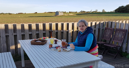 Draußen essen bei Wind