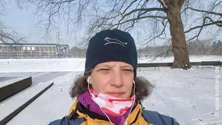 Walking am Kölner Fußballstadion in Müngersdorf